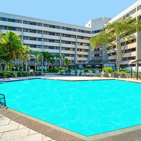 Отель Doubletree By Hilton Tampa Rocky Point Waterfront Экстерьер фото