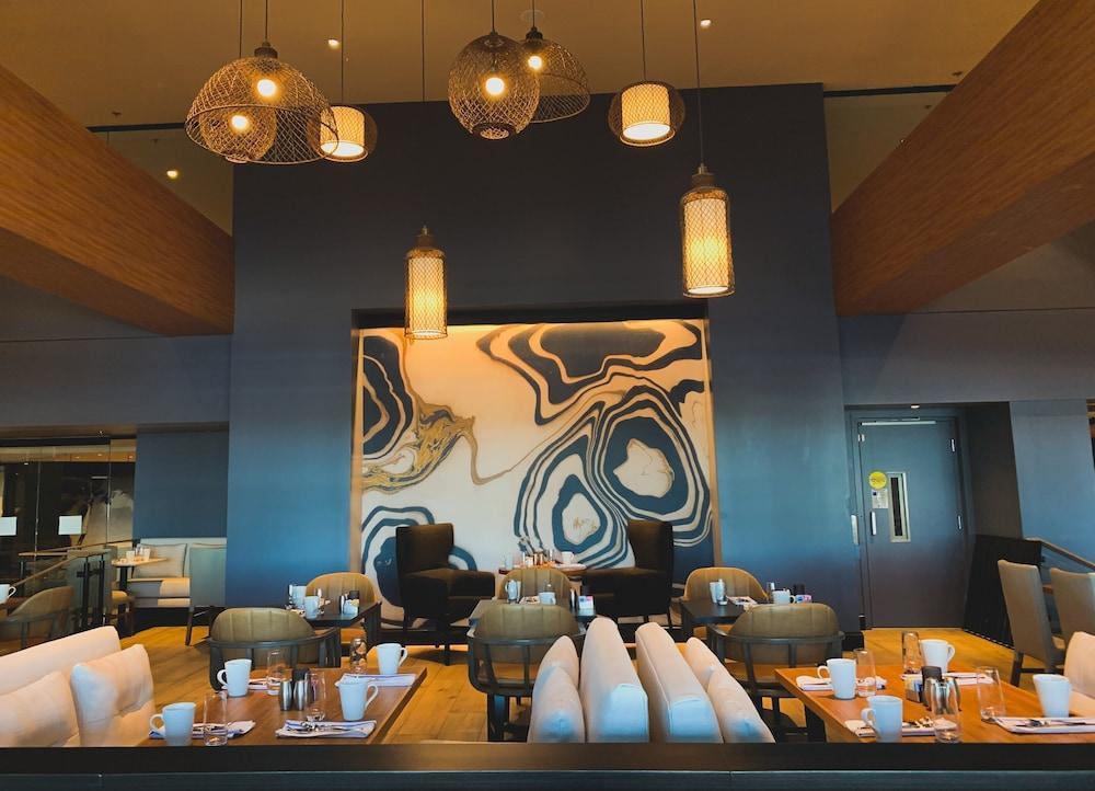 Отель Doubletree By Hilton Tampa Rocky Point Waterfront Экстерьер фото