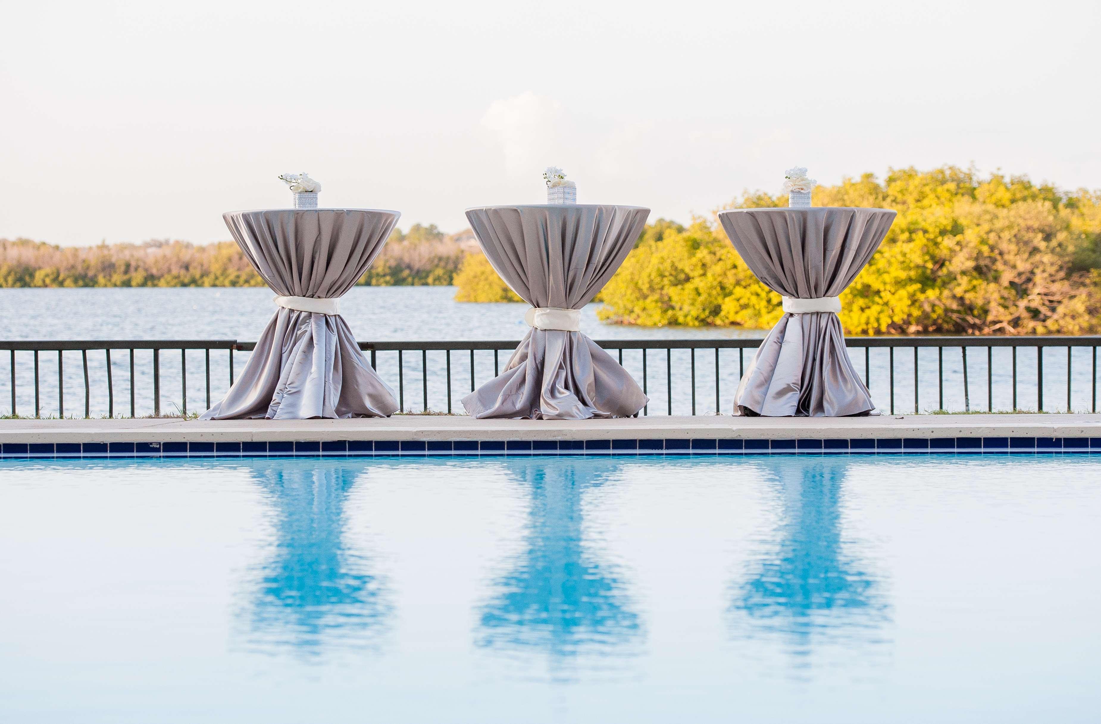 Отель Doubletree By Hilton Tampa Rocky Point Waterfront Удобства фото