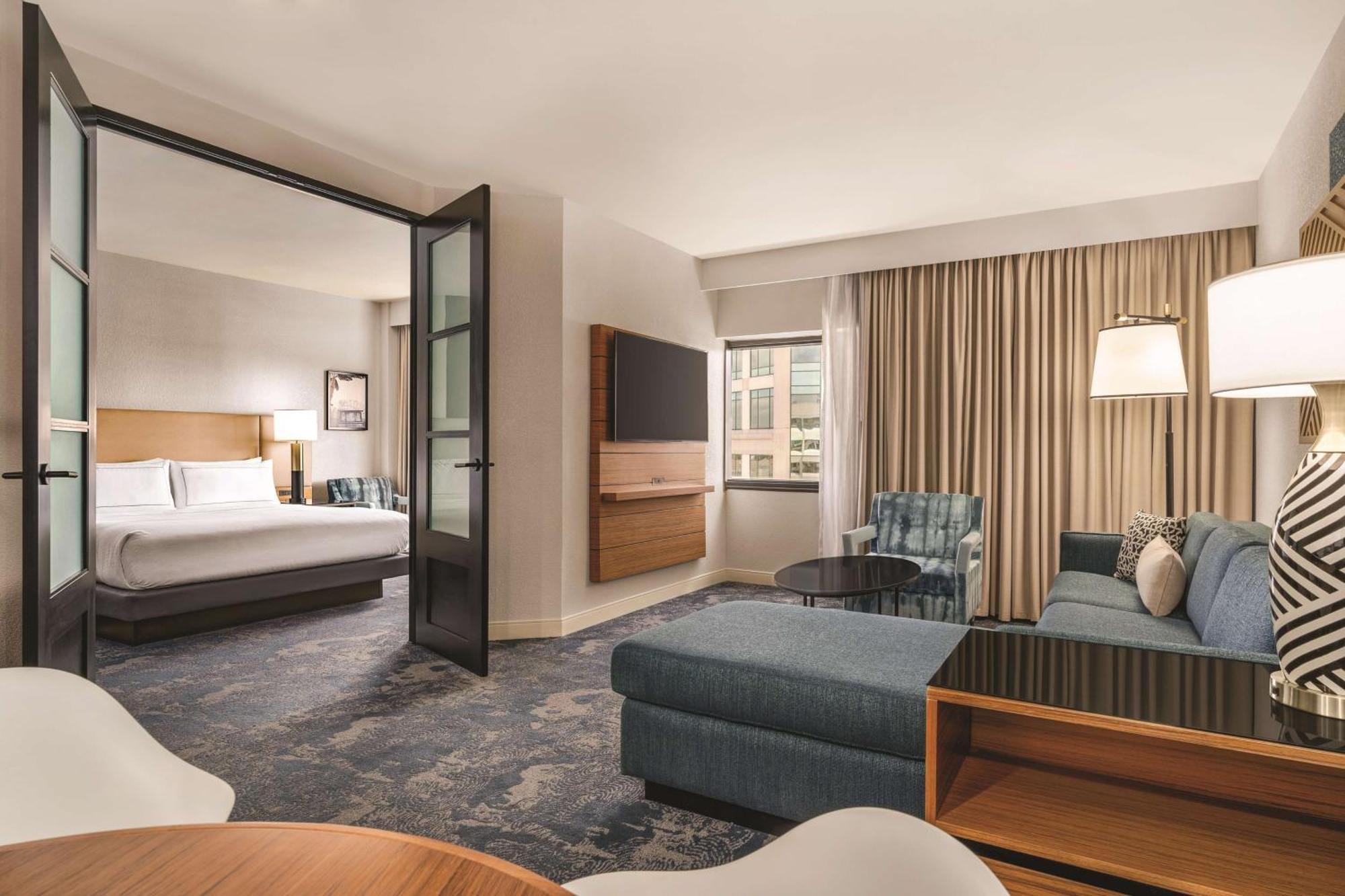 Отель Doubletree By Hilton Tampa Rocky Point Waterfront Экстерьер фото
