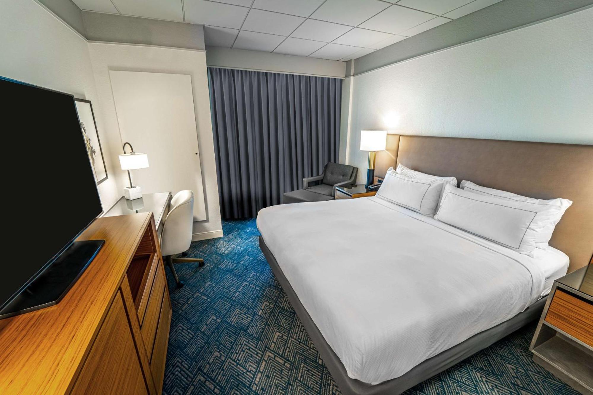 Отель Doubletree By Hilton Tampa Rocky Point Waterfront Экстерьер фото