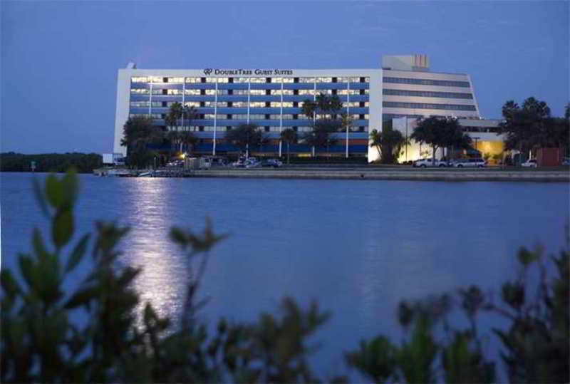 Отель Doubletree By Hilton Tampa Rocky Point Waterfront Экстерьер фото