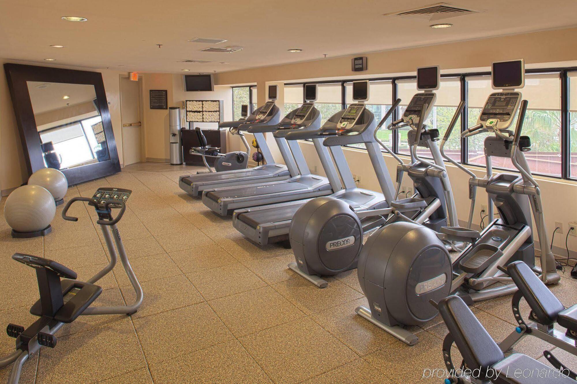 Отель Doubletree By Hilton Tampa Rocky Point Waterfront Экстерьер фото